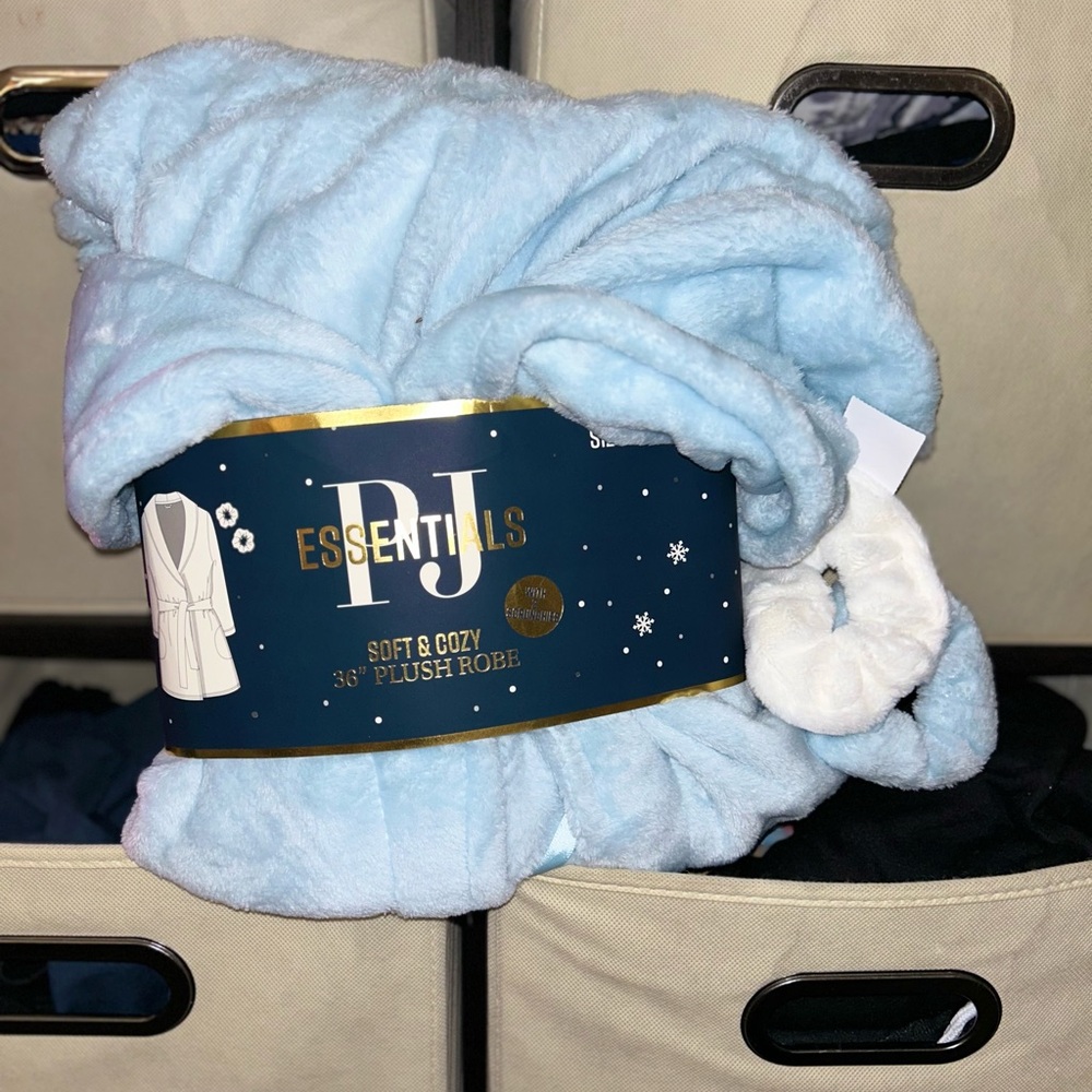 PJ Essentials Soft & Cozy Plush Robe in Light Blue